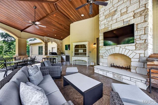 262 Dietrich Road, Ballwin, MO 63021