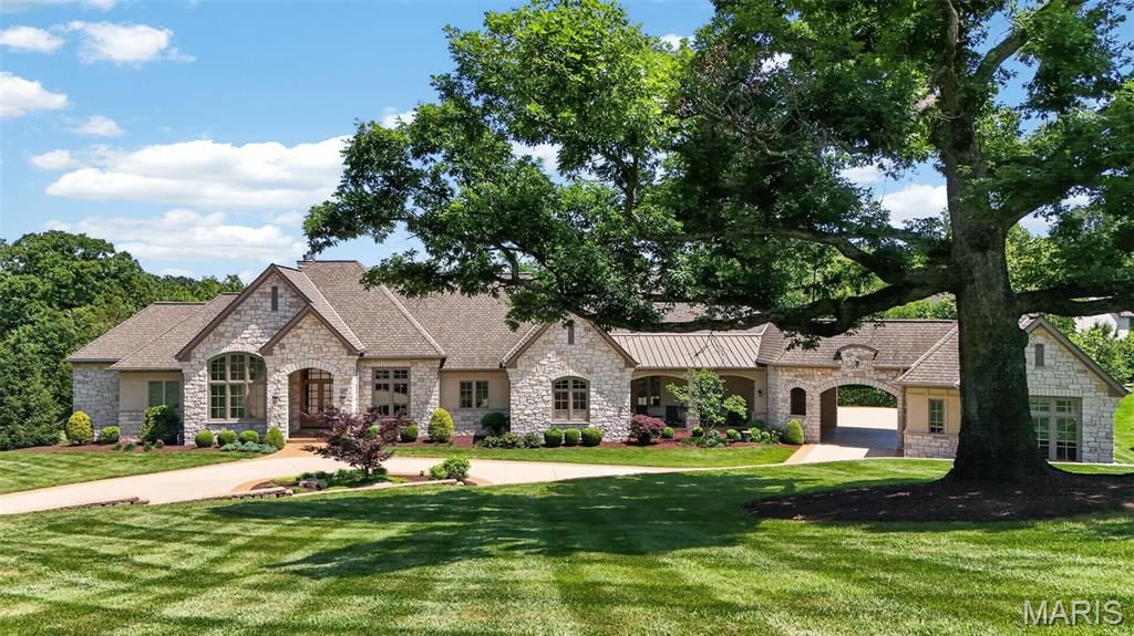 262 Dietrich Road, Ballwin, MO 63021