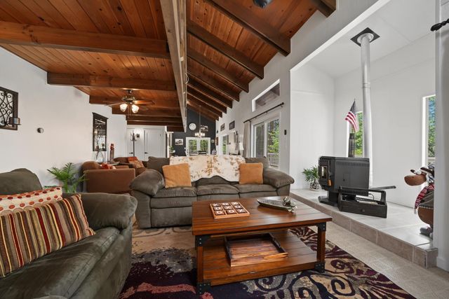 1675 Evergreen Ln, Arnold, CA 95223