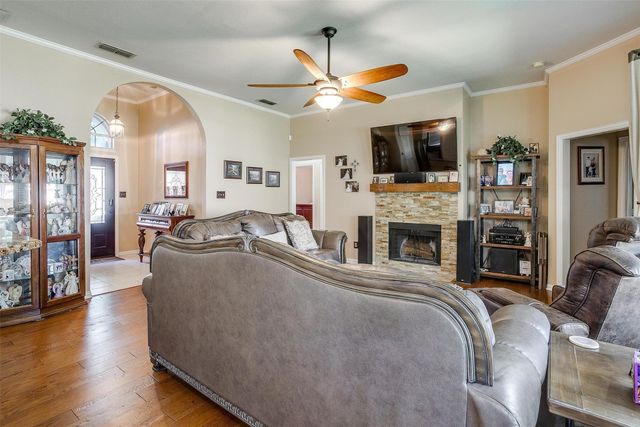 413 Jeffdale Drive, Burleson, TX 76028