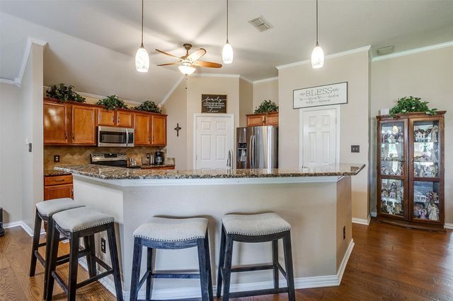 413 Jeffdale Drive, Burleson, TX 76028