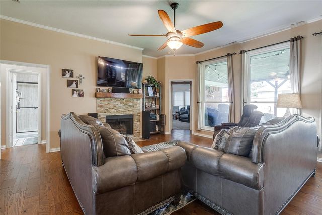 413 Jeffdale Drive, Burleson, TX 76028