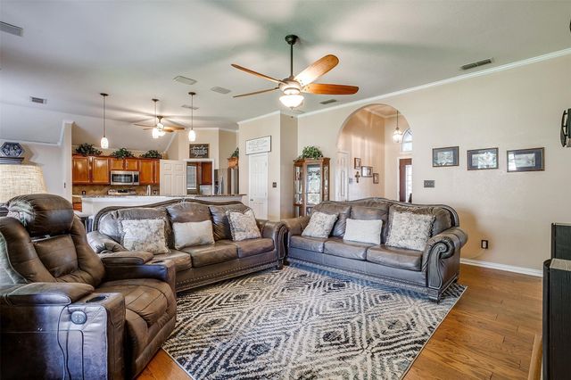 413 Jeffdale Drive, Burleson, TX 76028