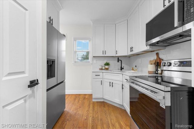 418 E Woodland Street, Ferndale, MI 48220