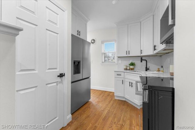 418 E Woodland Street, Ferndale, MI 48220