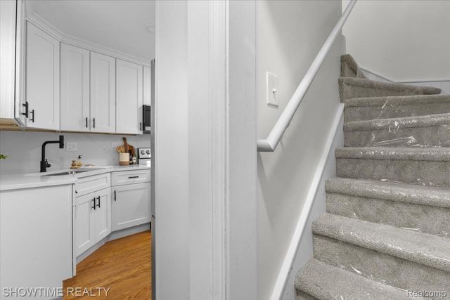 418 E Woodland Street, Ferndale, MI 48220