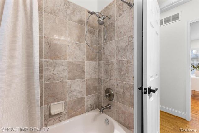 418 E Woodland Street, Ferndale, MI 48220