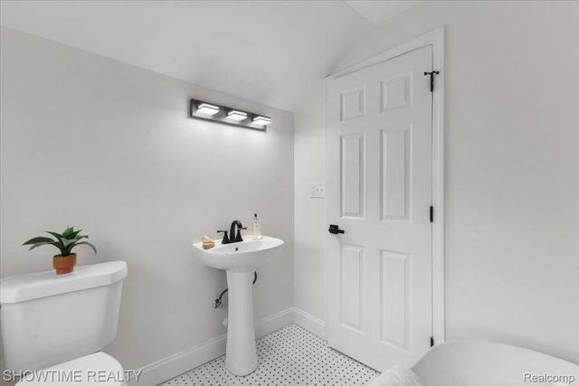 418 E Woodland Street, Ferndale, MI 48220