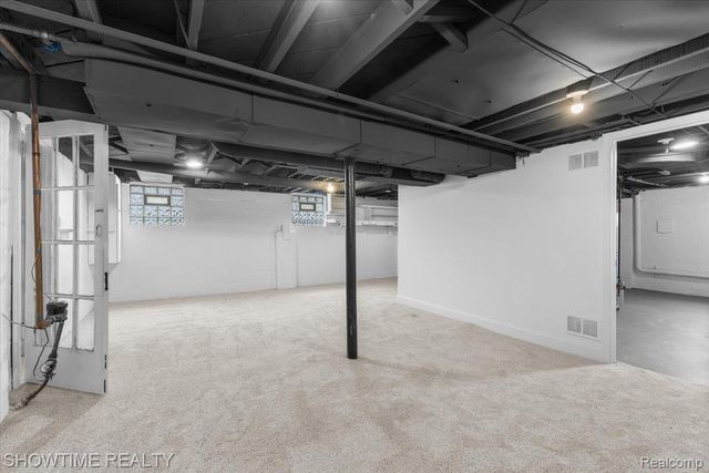 418 E Woodland Street, Ferndale, MI 48220