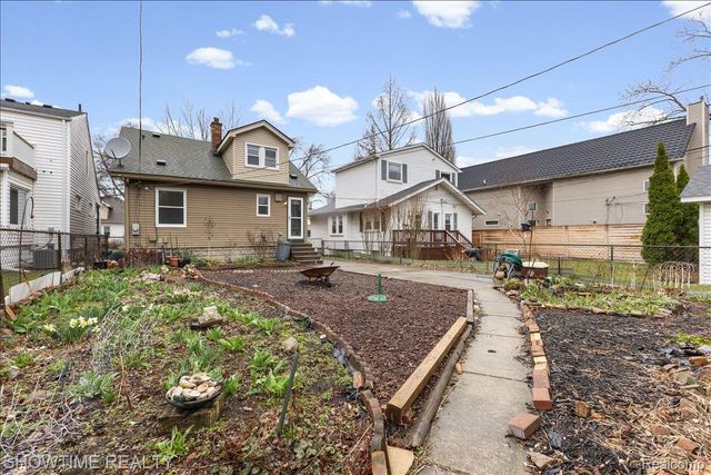 418 E Woodland Street, Ferndale, MI 48220