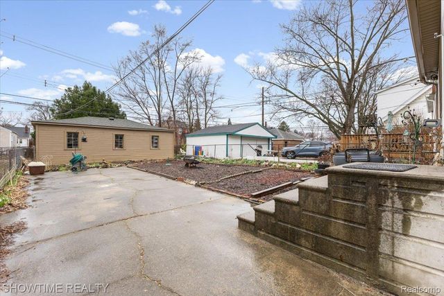 418 E Woodland Street, Ferndale, MI 48220