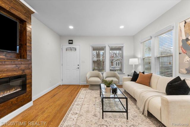 418 E Woodland Street, Ferndale, MI 48220