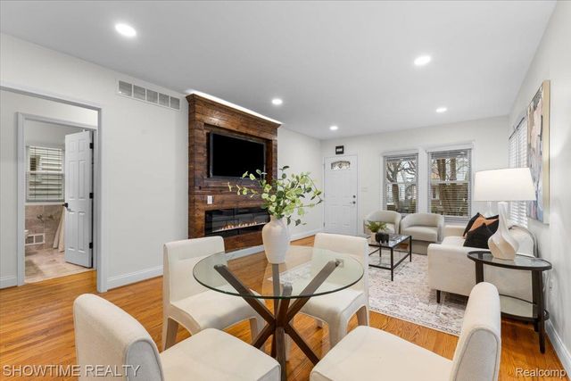 418 E Woodland Street, Ferndale, MI 48220