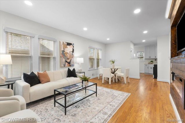 418 E Woodland Street, Ferndale, MI 48220