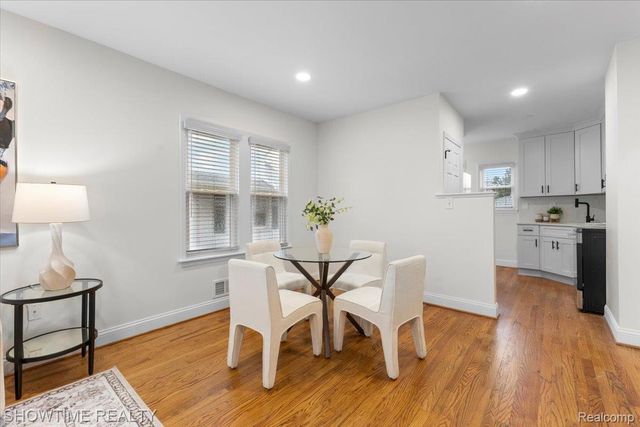 418 E Woodland Street, Ferndale, MI 48220