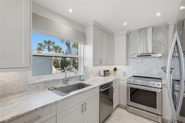 600 MANATEE AVENUE 210, Holmes Beach, FL 34217