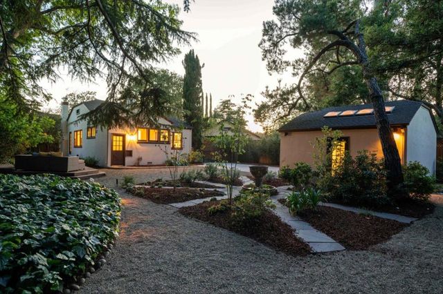 1677 Mariposa Avenue, Palo Alto, CA 94306