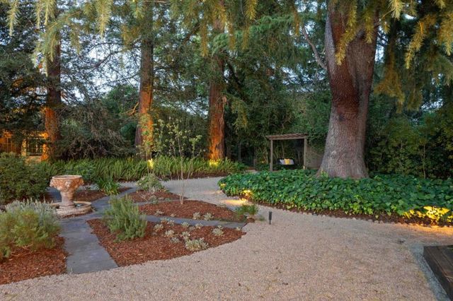1677 Mariposa Avenue, Palo Alto, CA 94306