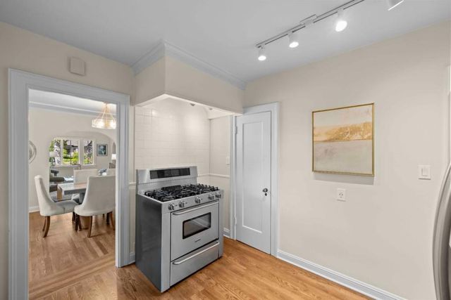 1677 Mariposa Avenue, Palo Alto, CA 94306