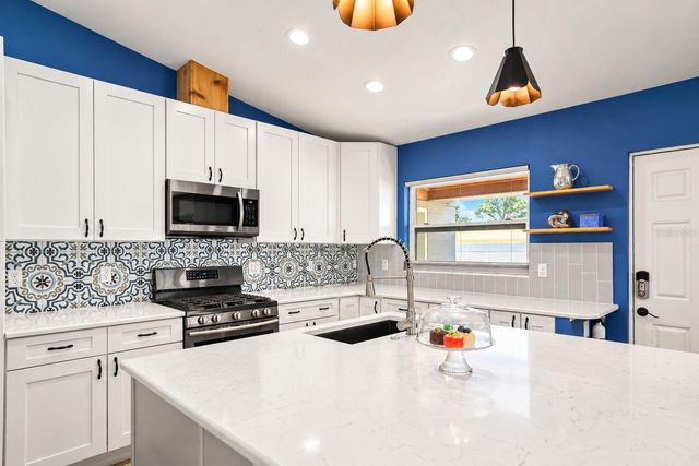 4223 NARVAREZ WAY S, St Petersburg, FL 33712
