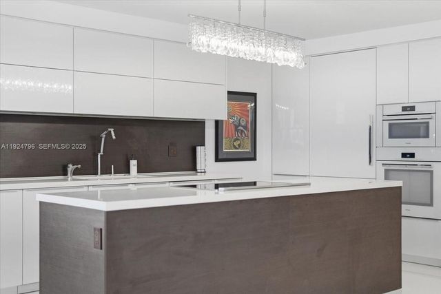 100 Lincoln Road 747, Miami Beach, FL 33139