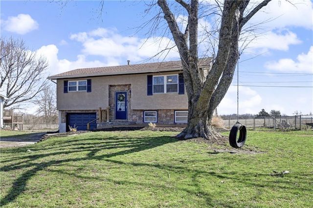 305 Maple Terrace, Wellsville, KS 66092