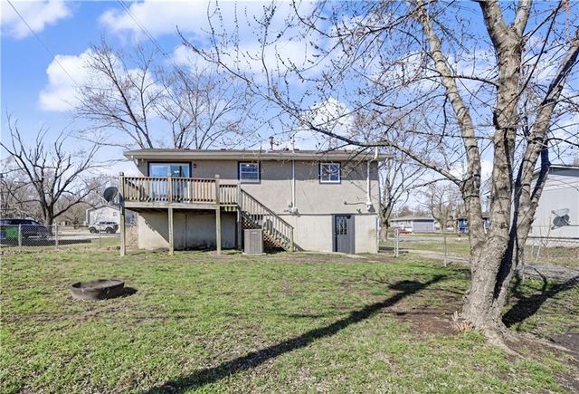 305 Maple Terrace, Wellsville, KS 66092