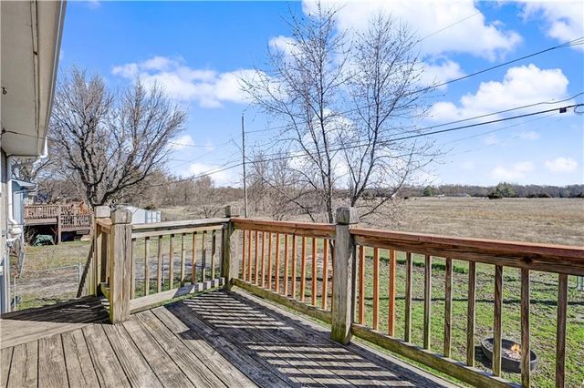 305 Maple Terrace, Wellsville, KS 66092