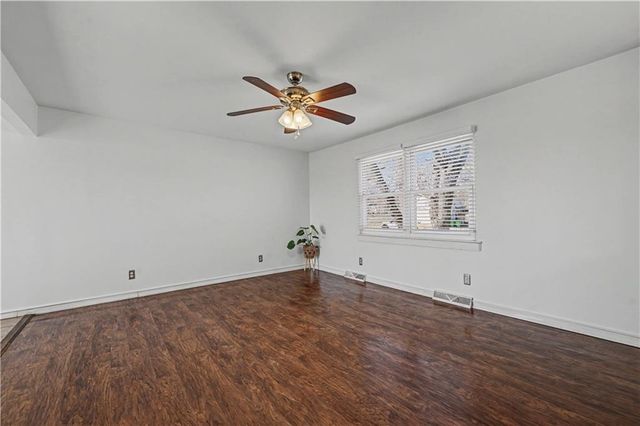 305 Maple Terrace, Wellsville, KS 66092