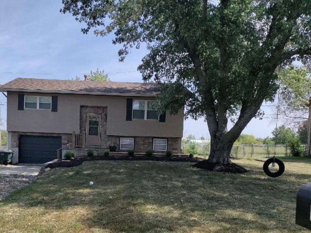 305 Maple Terrace, Wellsville, KS 66092