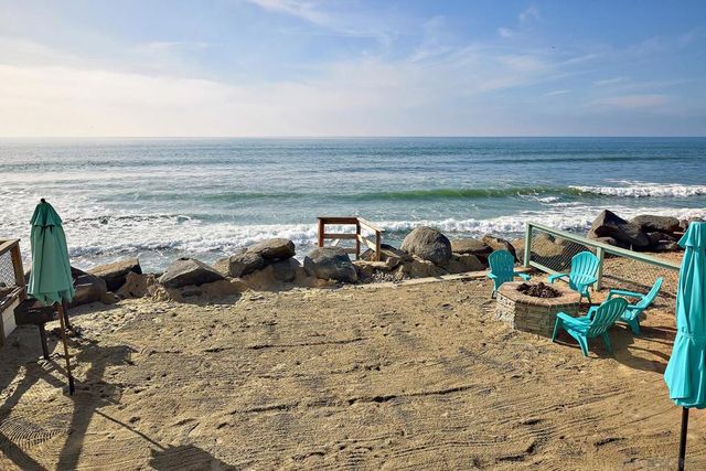 1123 S Pacific Street, Oceanside, CA 92054