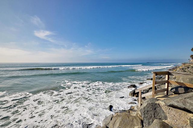 1123 S Pacific Street, Oceanside, CA 92054