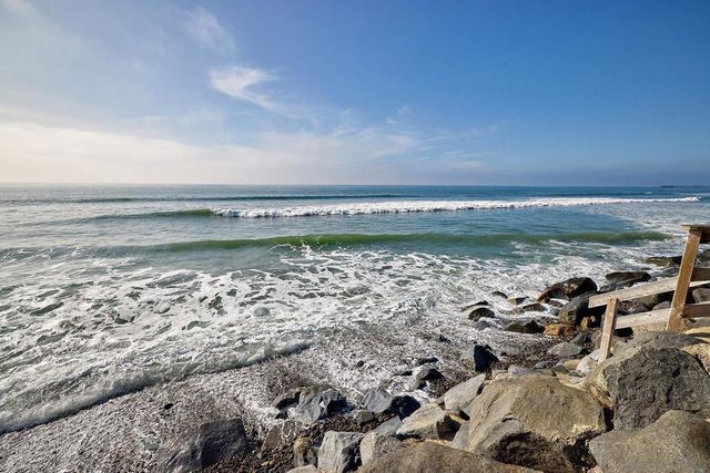 1123 S Pacific Street, Oceanside, CA 92054