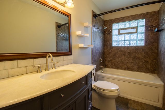 3063 Parkwood Place, Crown Point, IN 46307