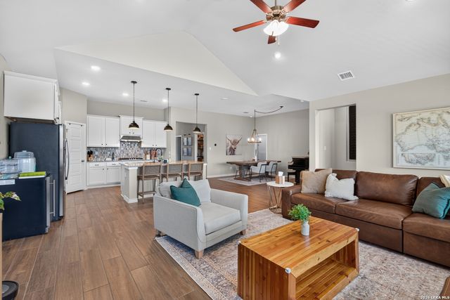 1715 DUNVEGAN PARK, Bulverde, TX 78163