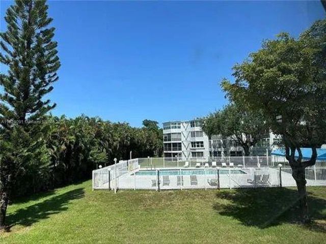 1351 NE 191st Street E204, Miami, FL 33179
