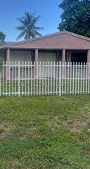 10061 E Hibiscus St, Palmetto Bay, FL 33157