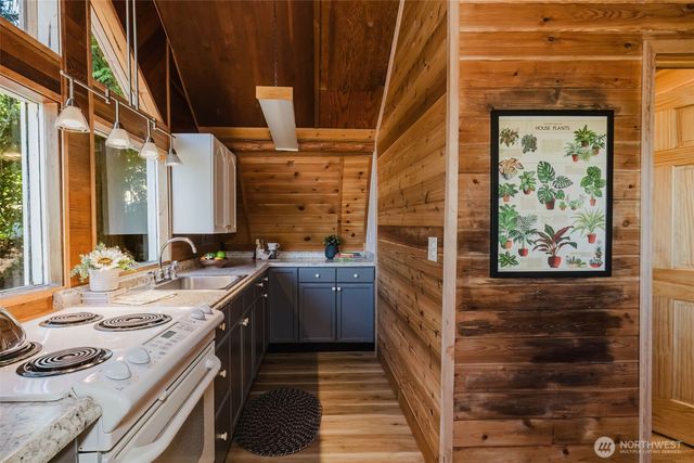 150 E Cedar Street, Belfair, WA 98528