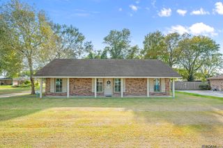 2209 Live Oak Dr, Brusly, LA 70719