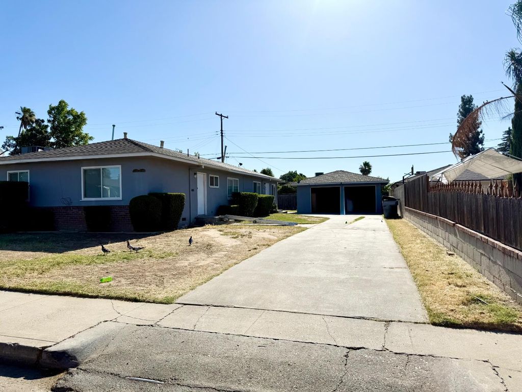 Image 1 of property listing at 2104 Mayfair Drive W, Fresno, CA 93703
