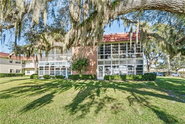 92 Spring Lake Drive 207, Vero Beach, FL 32962