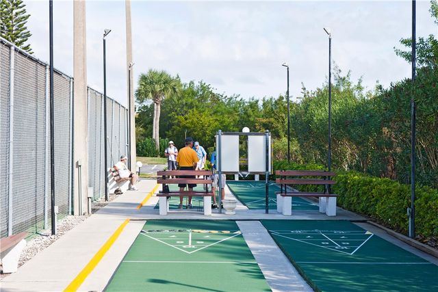 92 Spring Lake Drive 207, Vero Beach, FL 32962