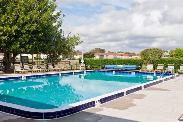 92 Spring Lake Drive 207, Vero Beach, FL 32962