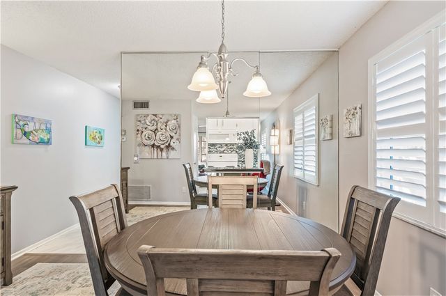 92 Spring Lake Drive 207, Vero Beach, FL 32962