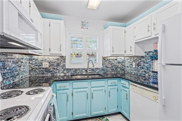 92 Spring Lake Drive 207, Vero Beach, FL 32962