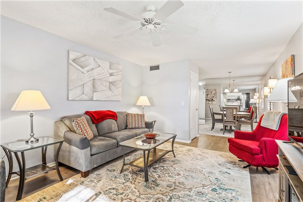 92 Spring Lake Drive 207, Vero Beach, FL 32962