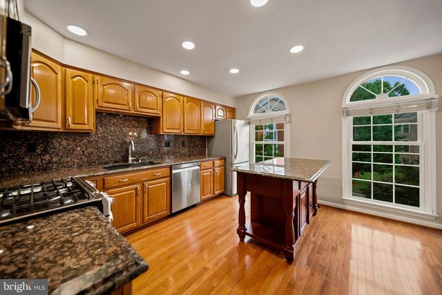 8002 TANWORTH CT, Springfield, VA 22152