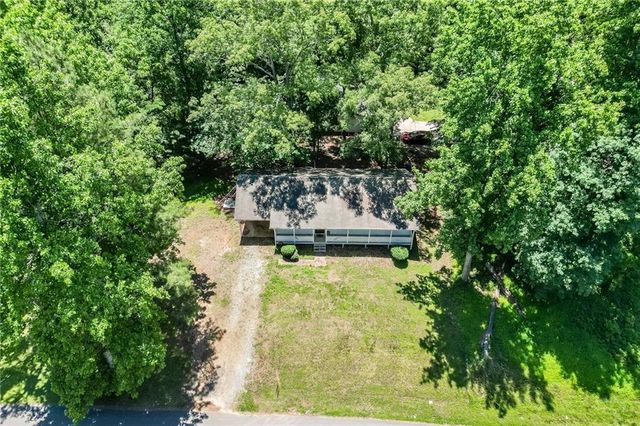 9625 Manor Lane, Gainesville, GA 30506