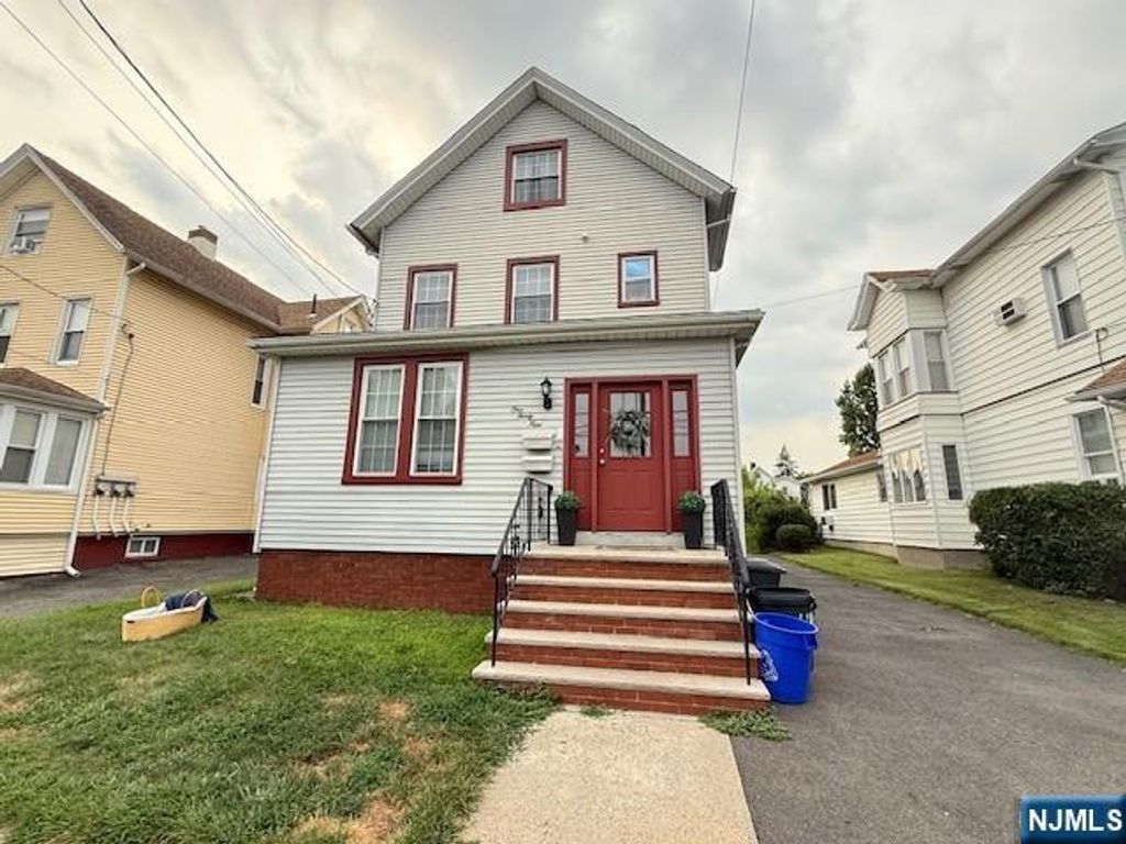 139 Boiling Springs Avenue 2nd fl, East Rutherford, NJ 07073