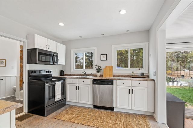 475 Pleasant St, Stoughton, MA 02072